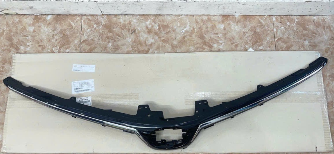 Mặt ca lăng Toyota Altis 2022 Mã 53114-02750; 53114-02720