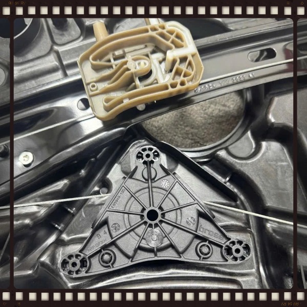 Cơ cấu nâng hạ kính trước trái BMW 5 Series 2017-2023 Mã 51337487995