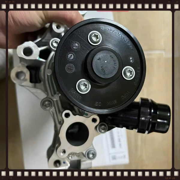 Bơm nước BMW 3 Series 2019-2025 Mã 11518666807