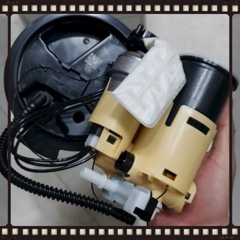 Cụm bơm xăng liền lọc Mercedes C250 2015-2021 Mã A2054701594