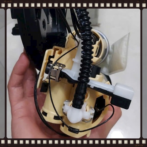 Cụm bơm xăng liền lọc Mercedes C250 2015-2021 Mã A2054701594