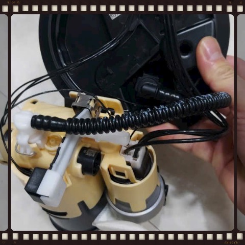 Cụm bơm xăng liền lọc Mercedes C250 2015-2021 Mã A2054701594