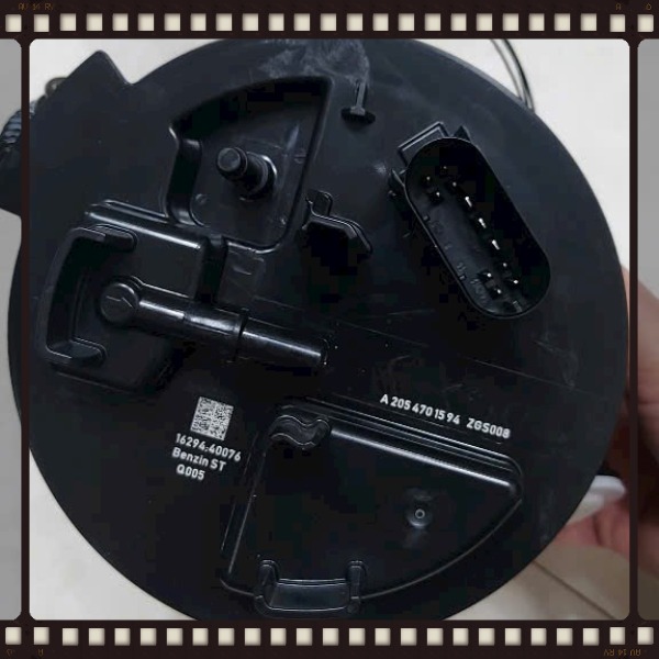 Cụm bơm xăng liền lọc Mercedes C250 2015-2021 Mã A2054701594