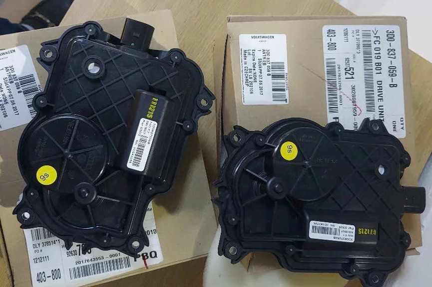 Mô tơ cửa hít Bentley Continental GT Flying Spur 2004-2013 Mã 3D0837059B