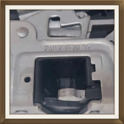 Khóa ngậm cửa sau phải Mercedes Maybach 62S | A2407302035