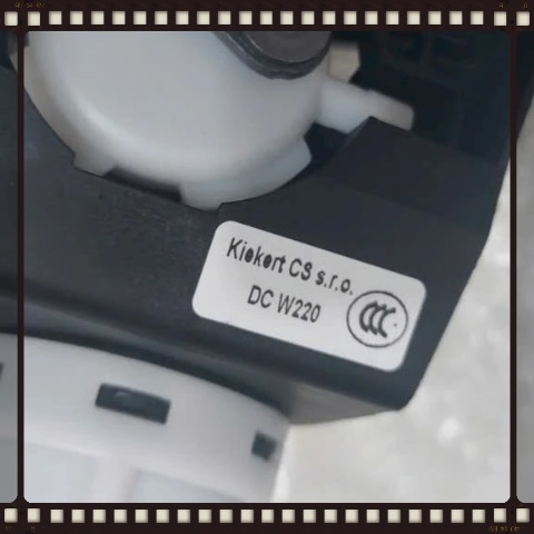 Khóa ngậm cửa sau phải Mercedes Maybach 62S | A2407302035