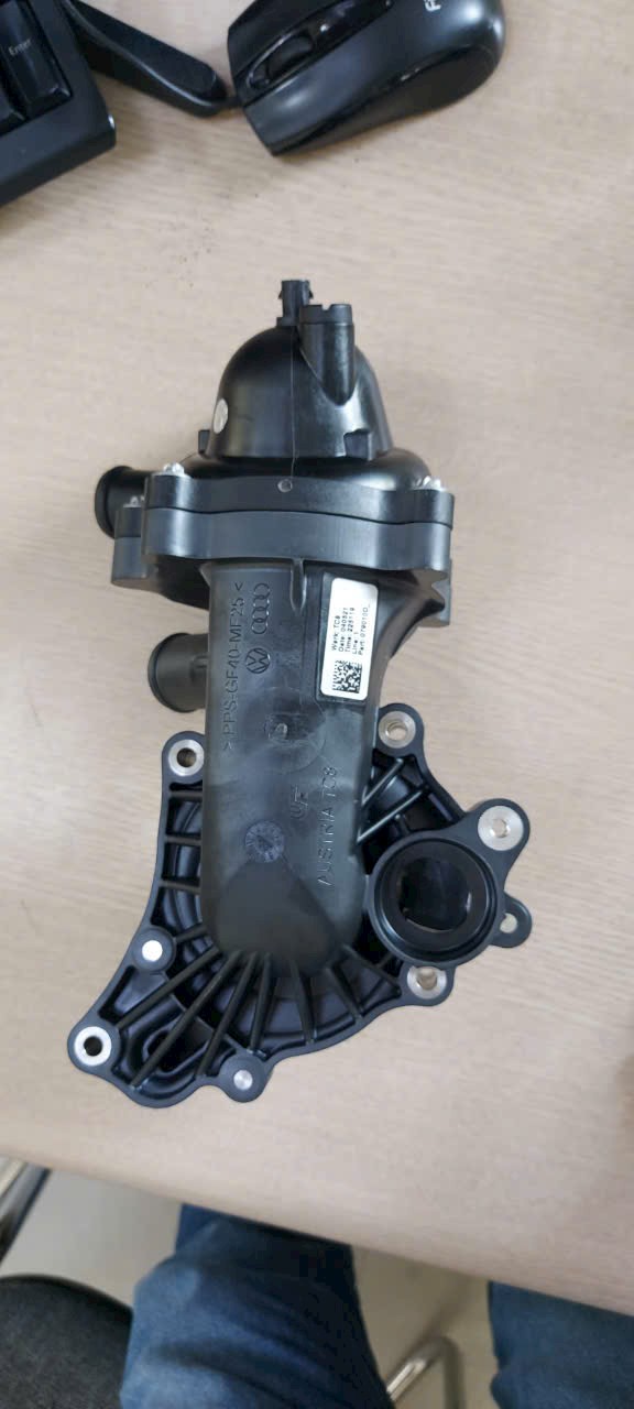 Cụm bơm nước Audi A8 2003-2010 Mã 079121013N; 079121013D