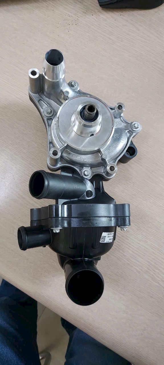 Cụm bơm nước Audi A6 2005-2011 Mã 079121013N; 079121013D