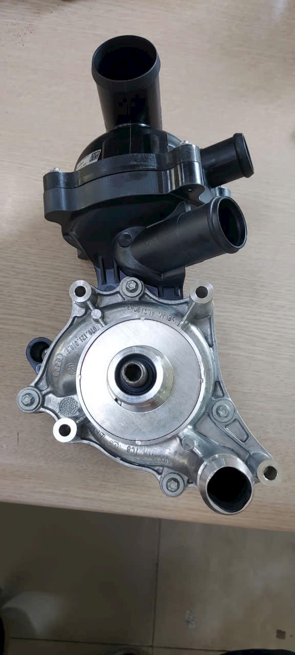 Cụm bơm nước Volkswagen Touareg 2013-2017 Mã 079121013N; 079121013D