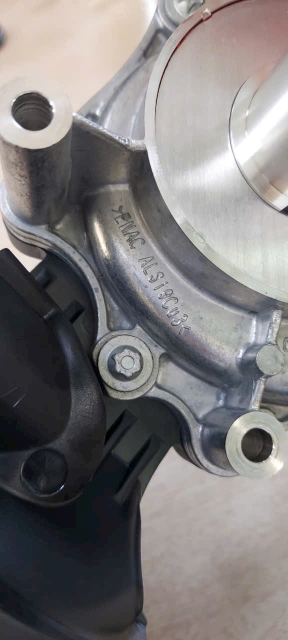 Cụm bơm nước Audi A8 2003-2010 Mã 079121013N; 079121013D