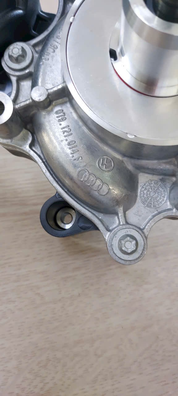 Cụm bơm nước Audi Q7 2005-2015 Mã 079121013N; 079121013D
