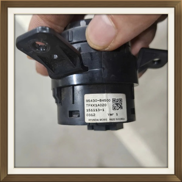 Nút đề nổ Start-Stop xe Hyundai i10 Máy 1.0 AT Mã 95430-B4500