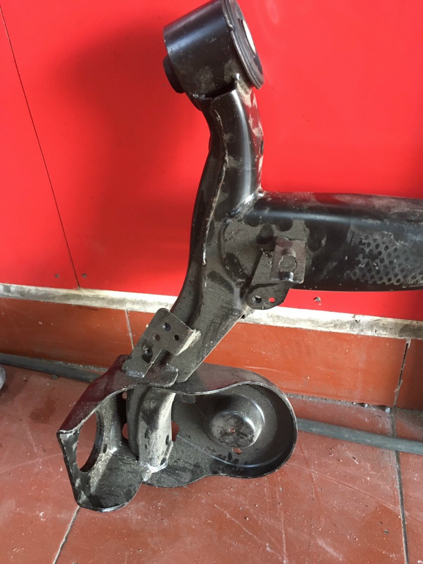 Dầm cầu sau Hyundai I20 2008-2014 Mã 551001J050