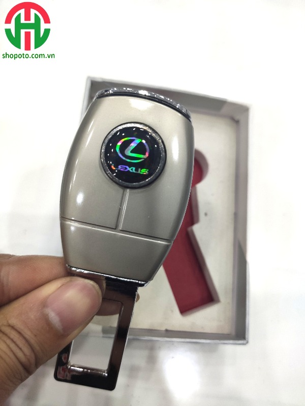 Chốt đai an toàn Lexus có khe cắm dây