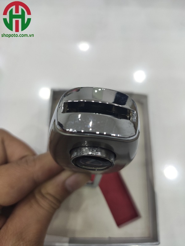 Chốt đai an toàn Lexus có khe cắm dây