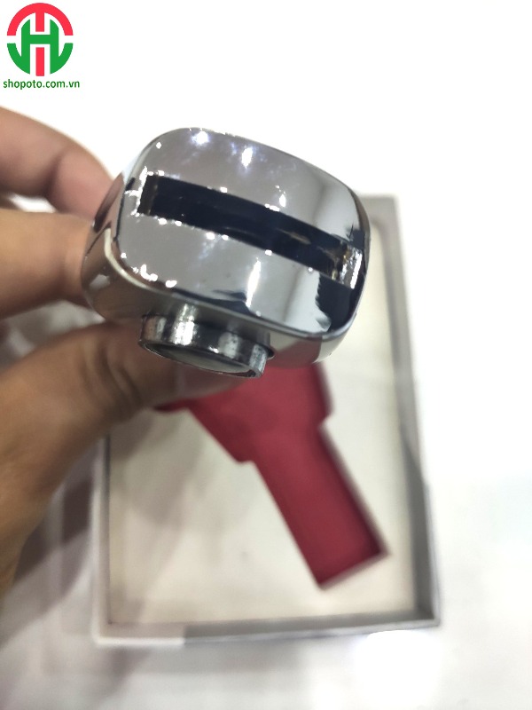 Chốt đai an toàn Mazda có khe cắm dây