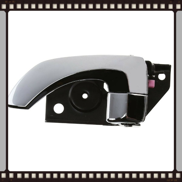 Tay mở cửa trong bên trái Hyundai Santafe 2000-2005 Mã 8261026010
