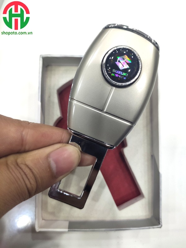 Chốt đai an toàn Suzuki có khe cắm dây