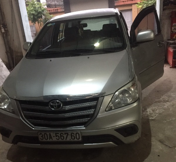 Toyota Innova MT 2.0 E 2015