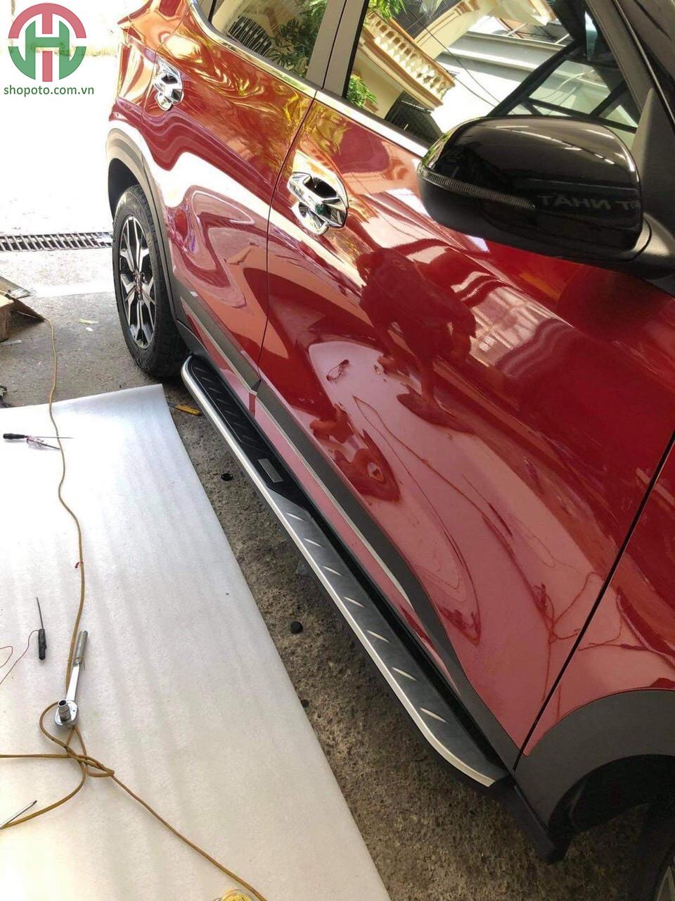 Bậc lên xuống Kia Seltos