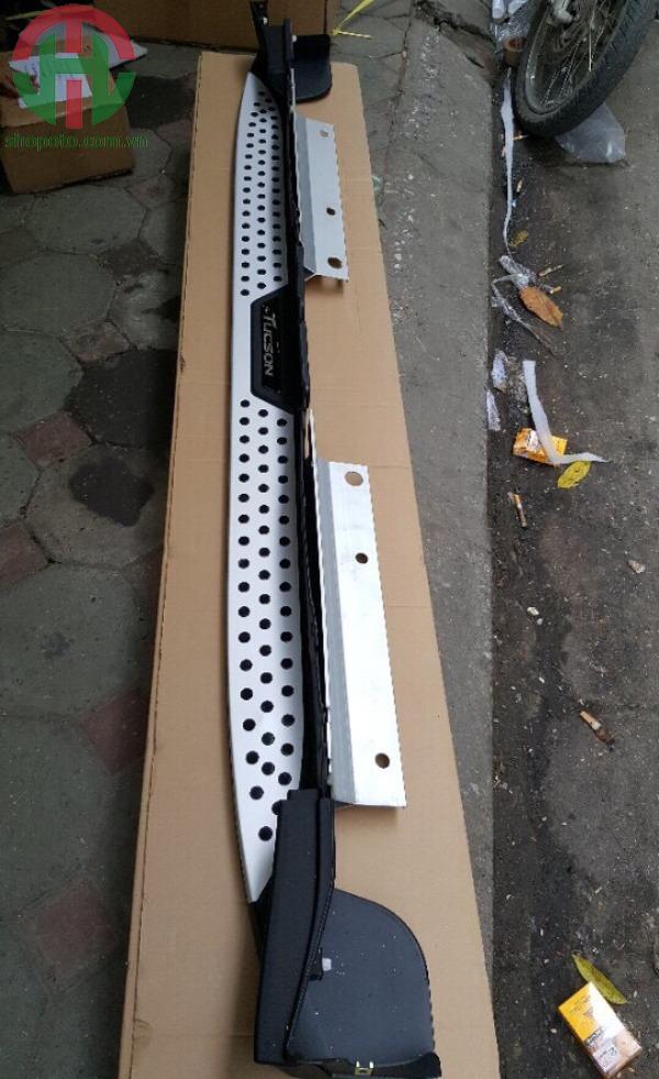 Bậc lên xuống Hyundai Tucson 2020 chấm bi