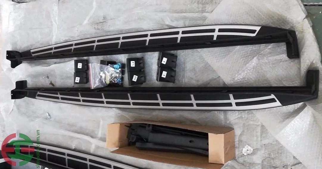 Bậc lên xuống Hyundai Santafe 2019