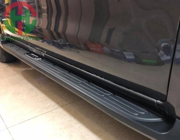 Bậc lên xuống Toyota Innova