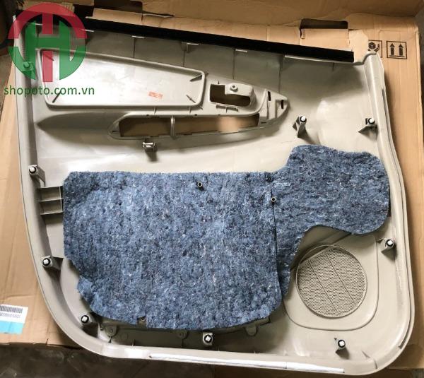 Tappi cửa Toyota Innova 2009