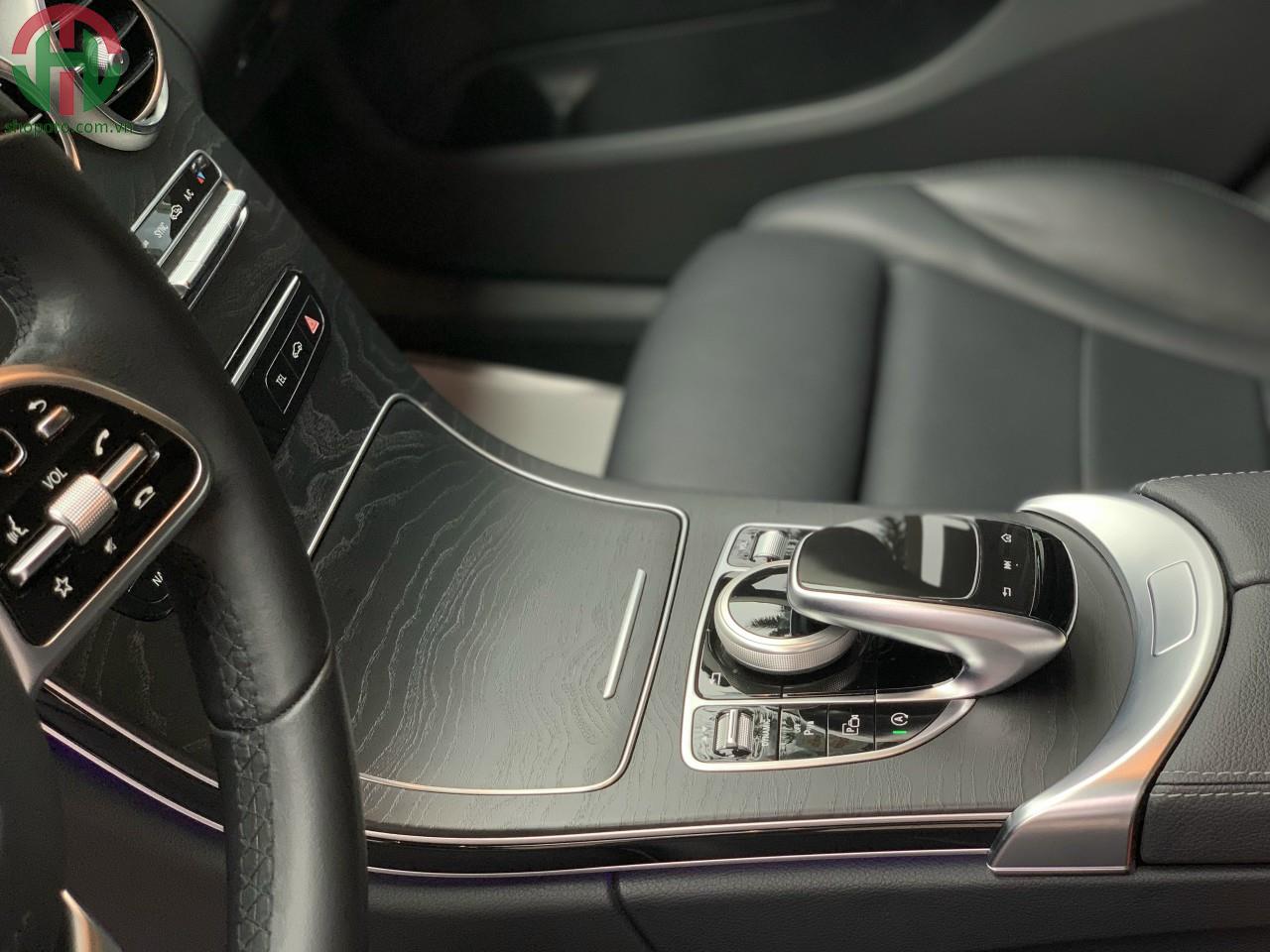 Mercedes C200 xanh Cavansite 2020