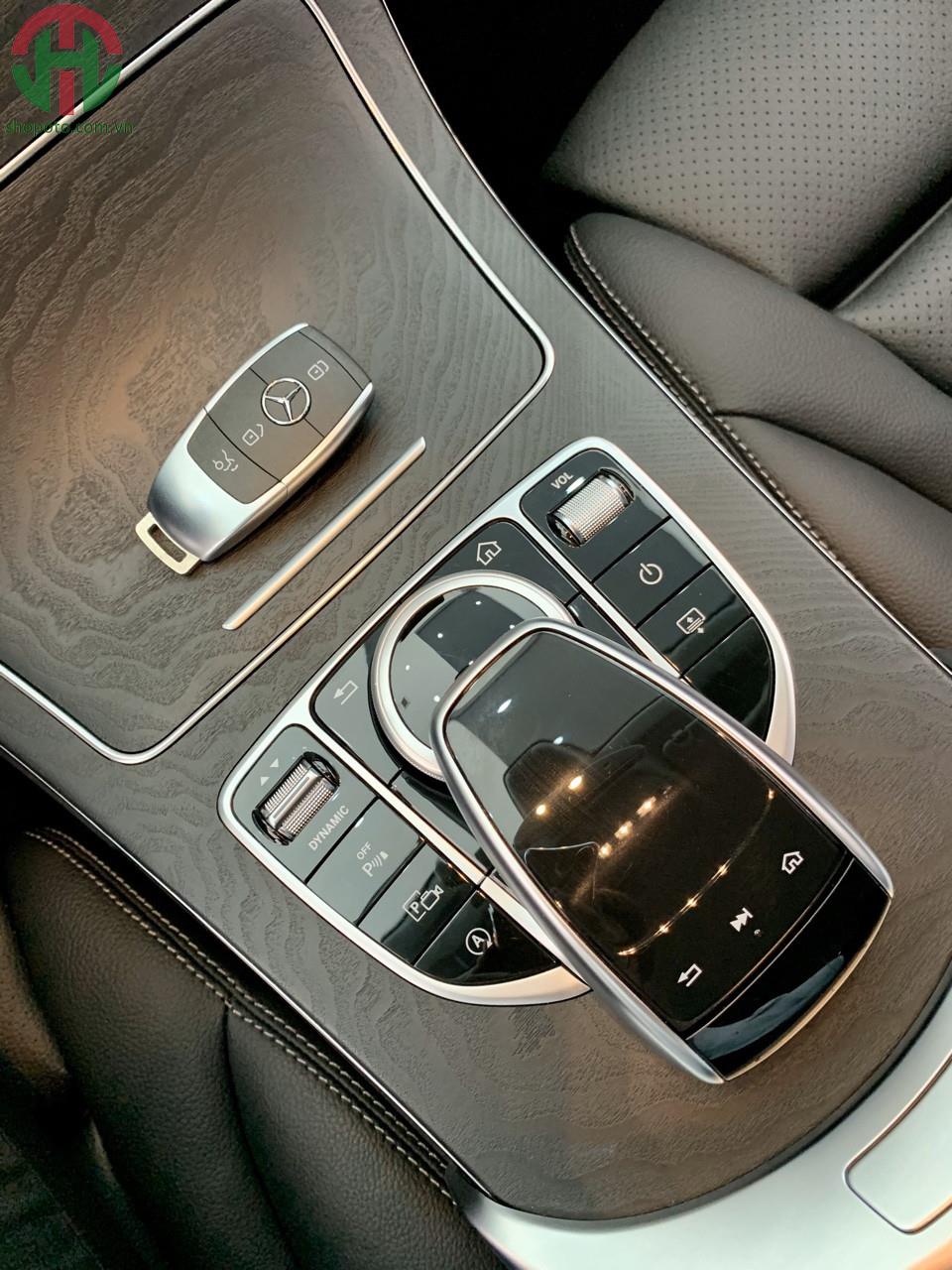 Mercedes C200 đăng kí 2019 màu đỏ