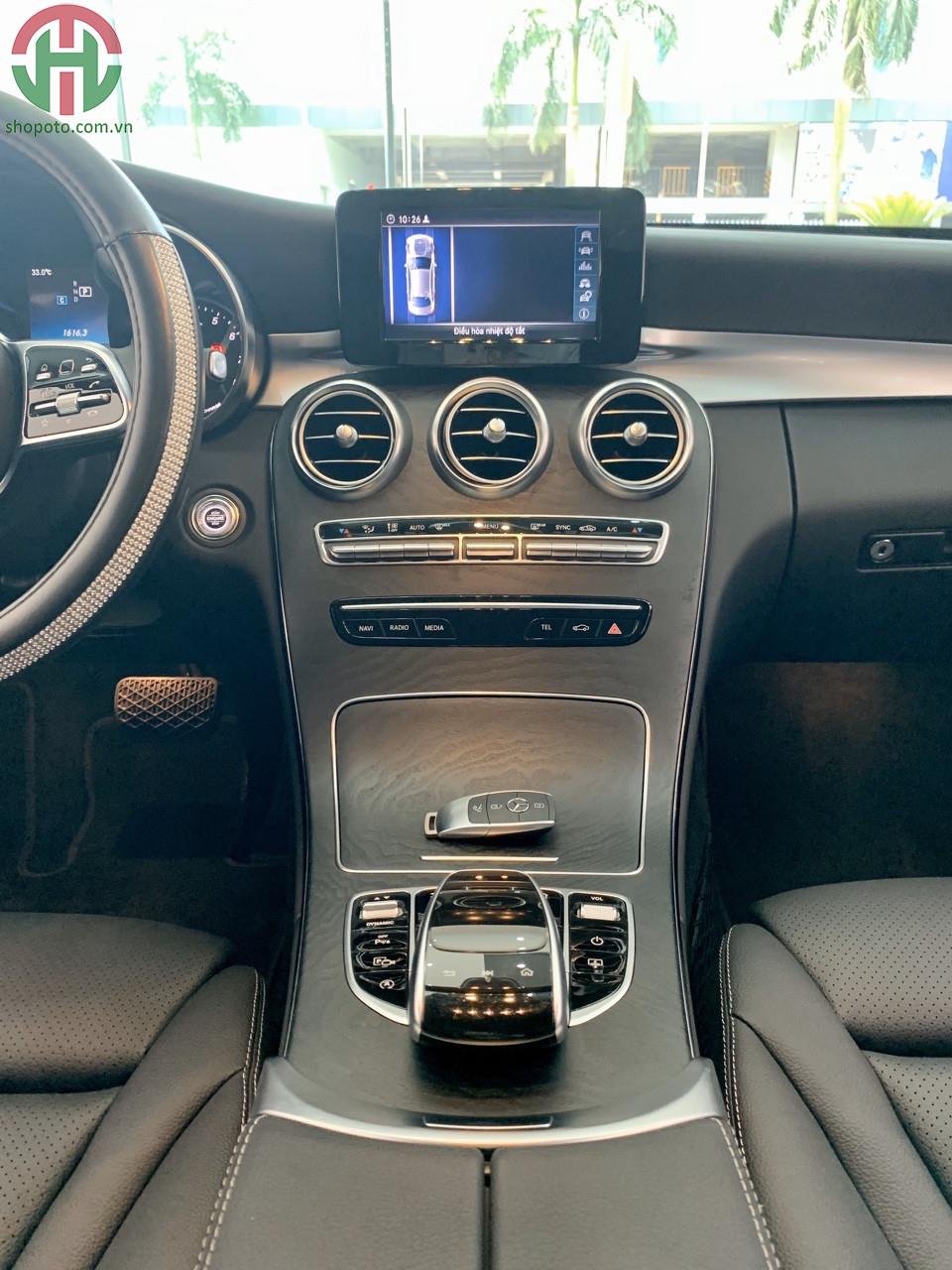 Mercedes C200 đăng kí 2019 màu đỏ