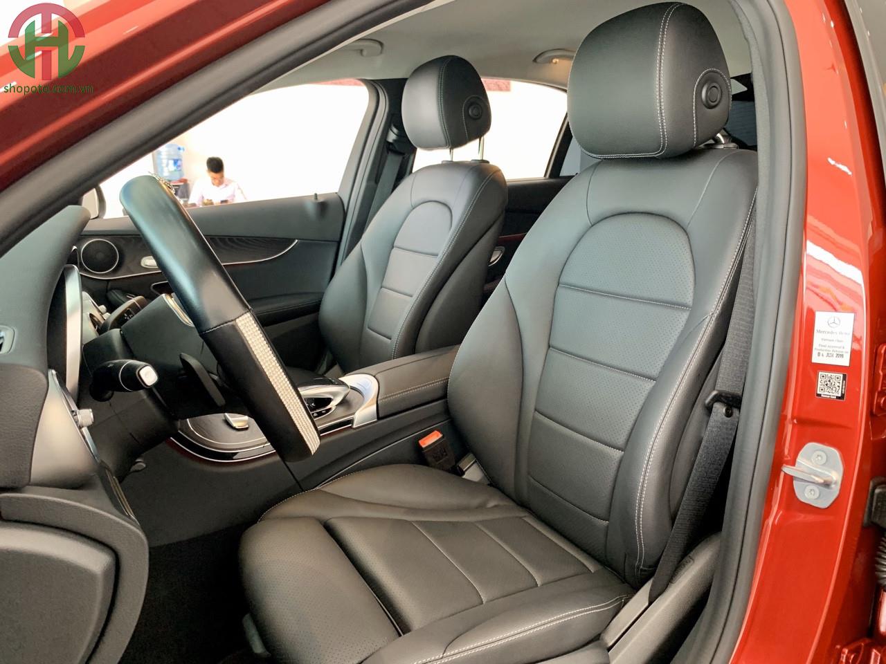 Mercedes C200 đăng kí 2019 màu đỏ