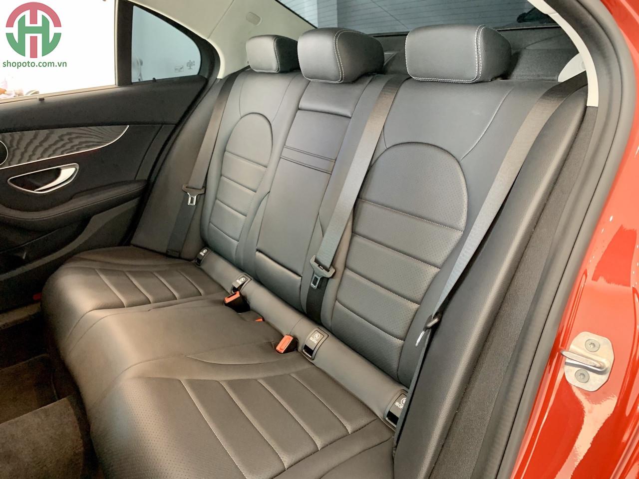 Mercedes C200 đăng kí 2019 màu đỏ