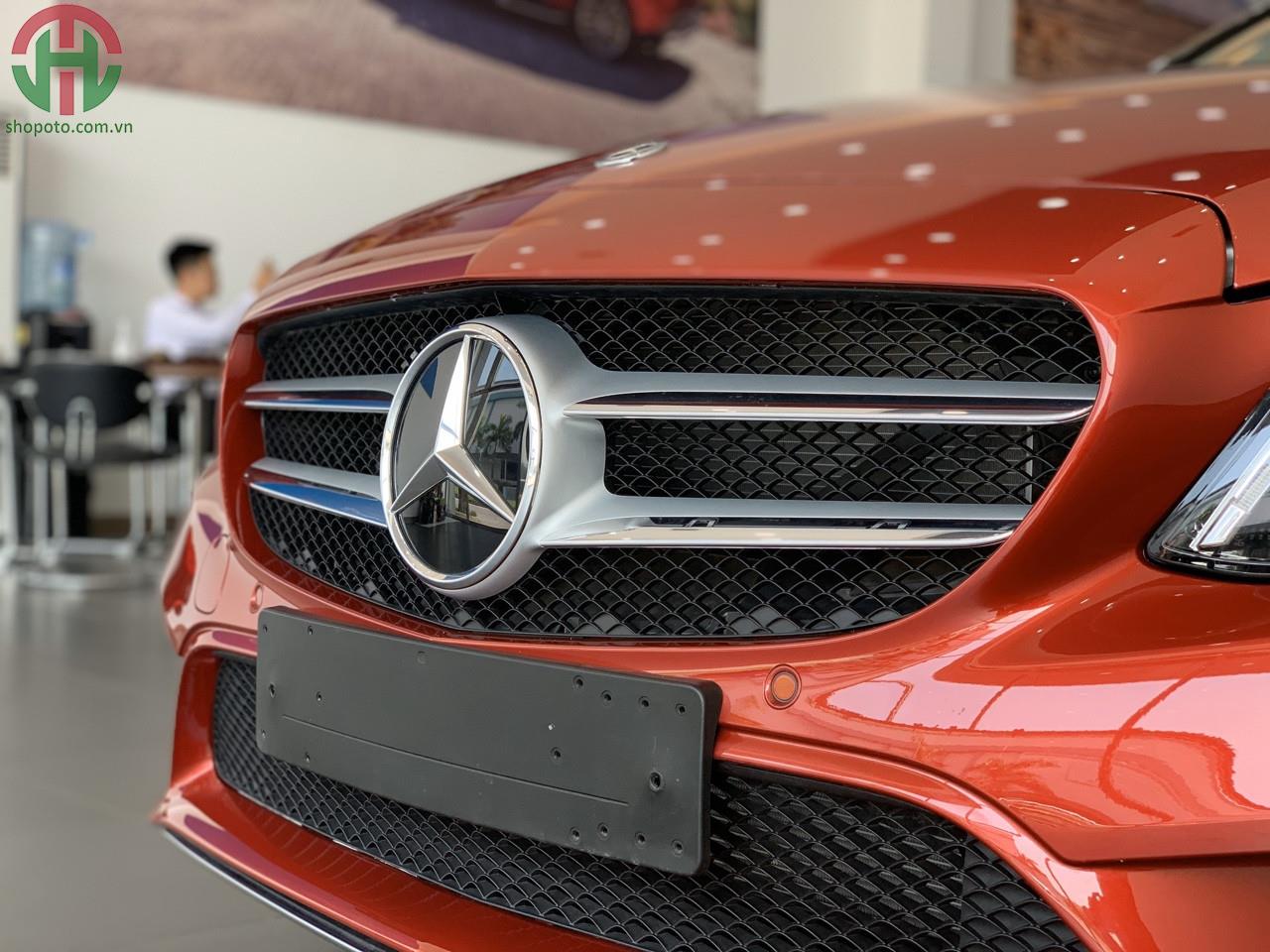 Mercedes C200 đăng kí 2019 màu đỏ