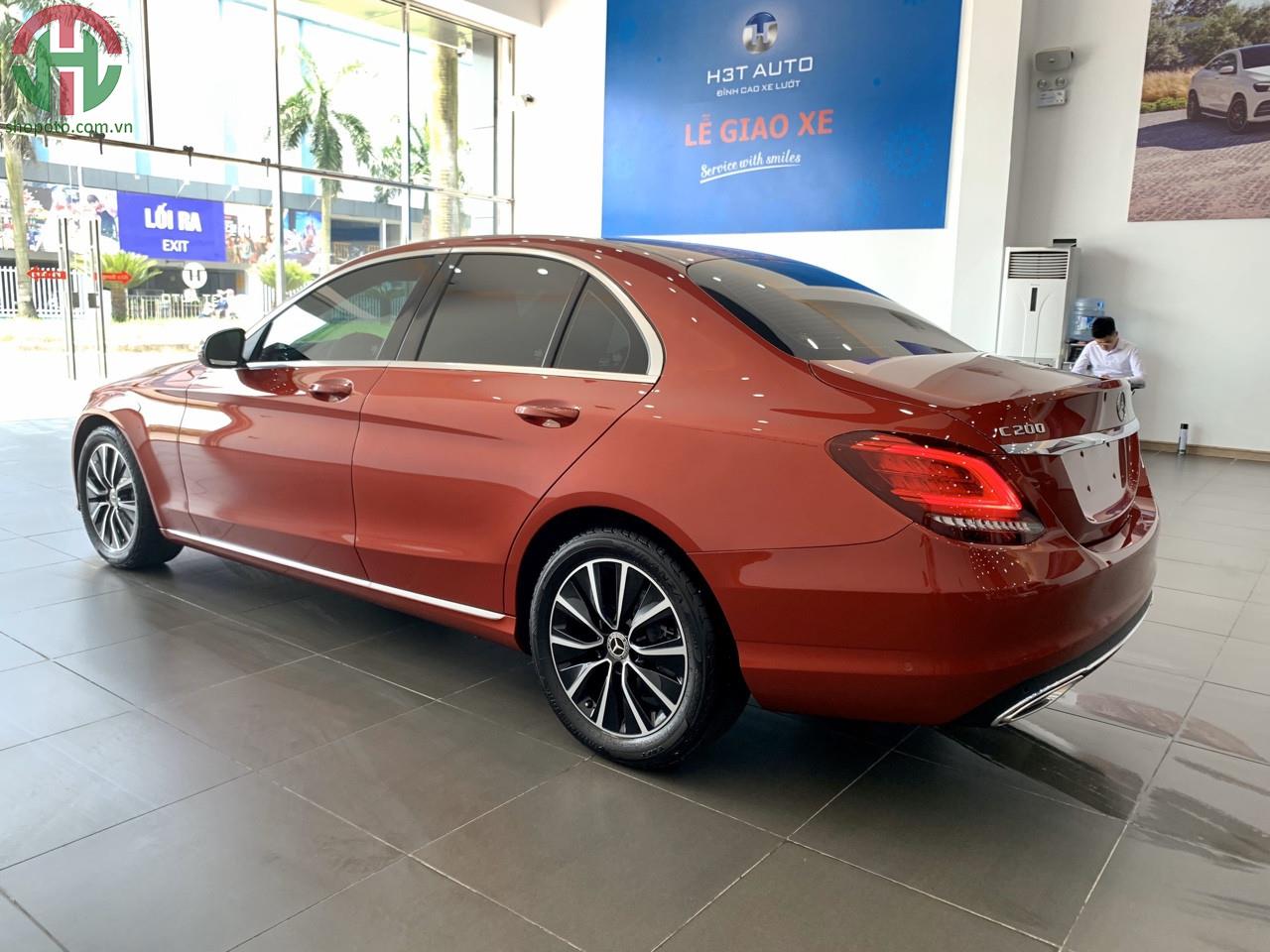 Mercedes C200 đăng kí 2019 màu đỏ
