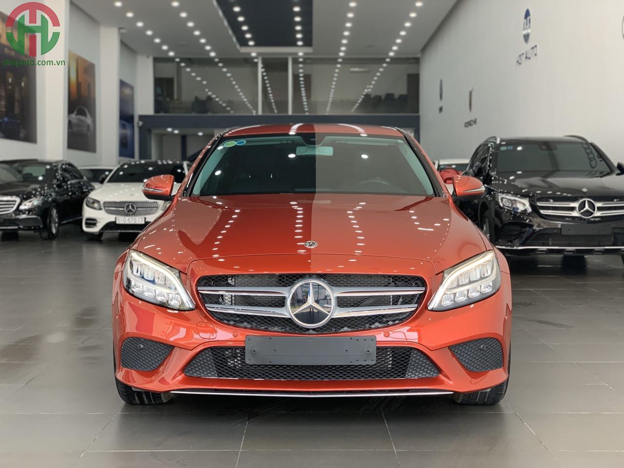 Mercedes C200 đăng kí 2019 màu đỏ