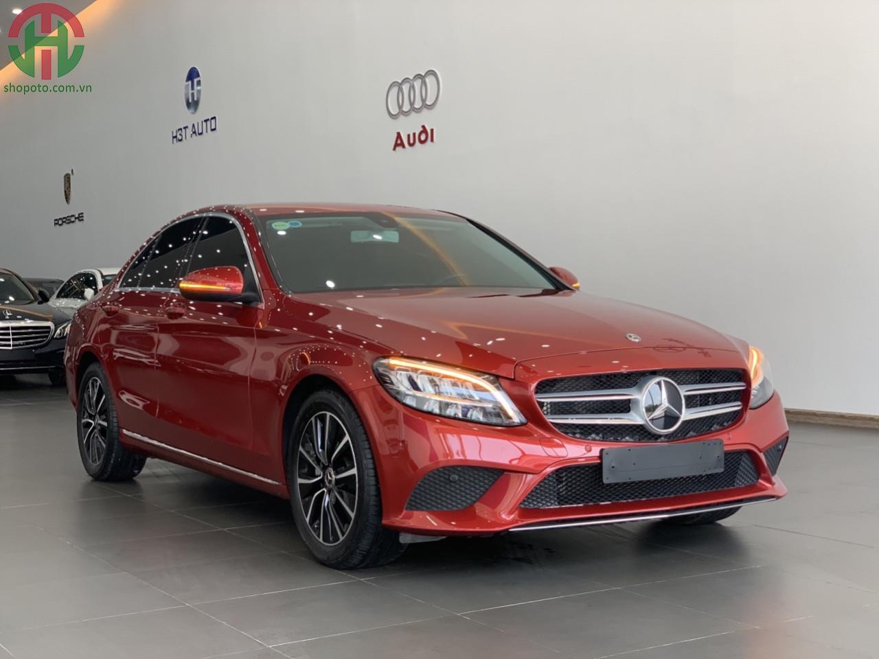 Mercedes C200 đăng kí 2019 màu đỏ