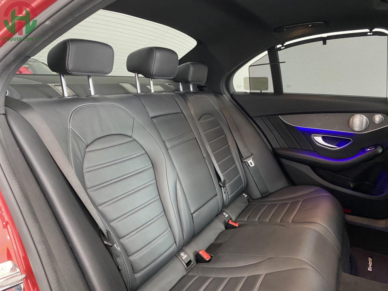 Mercedes C300 model 2019 màu đỏ