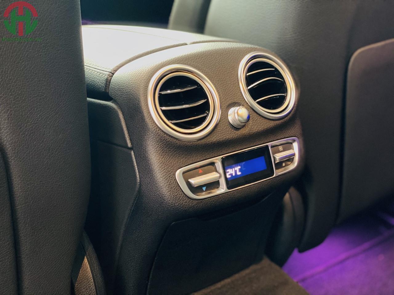 Mercedes C300 model 2019 màu đỏ