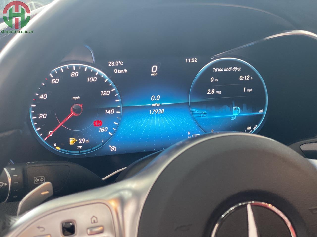 Mercedes C300 model 2019 màu đỏ