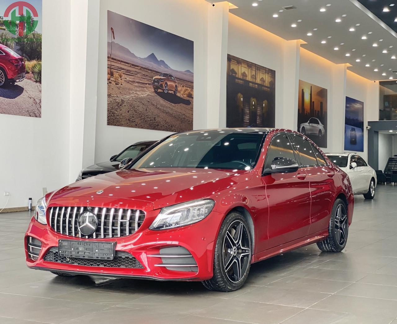 Mercedes C300 model 2019 màu đỏ