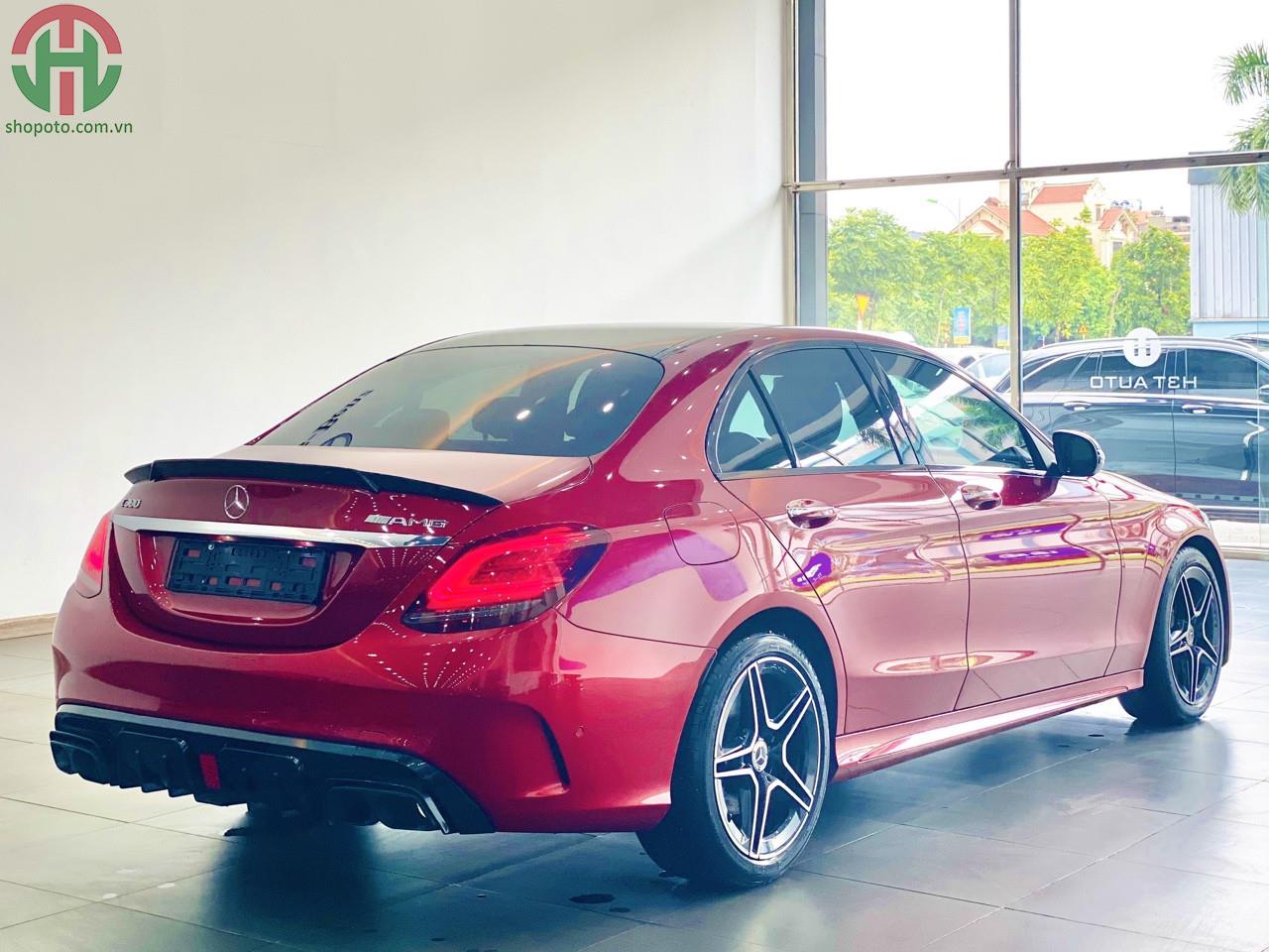 Mercedes C300 model 2019 màu đỏ