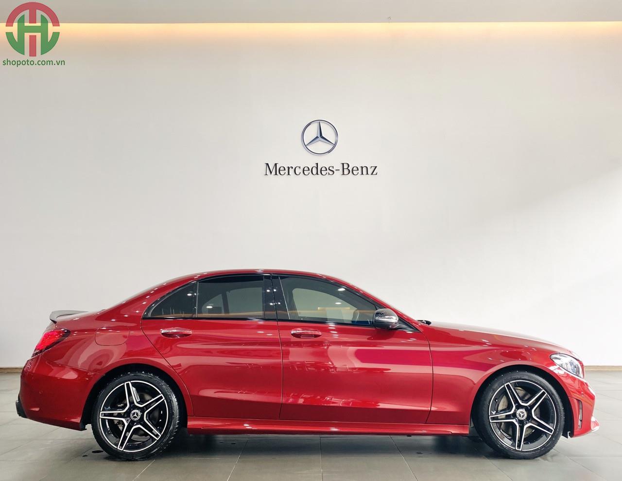 Mercedes C300 model 2019 màu đỏ