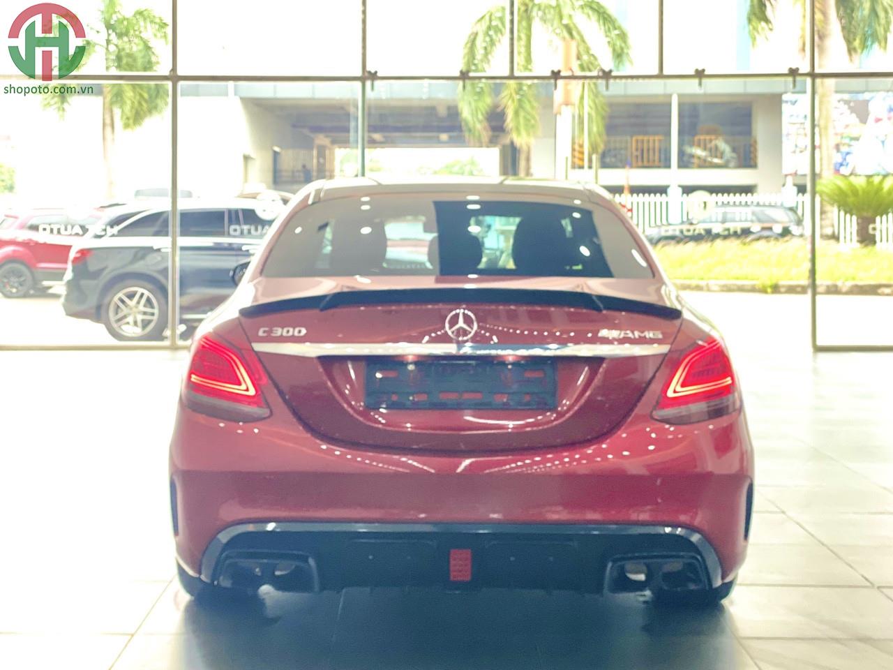 Mercedes C300 model 2019 màu đỏ