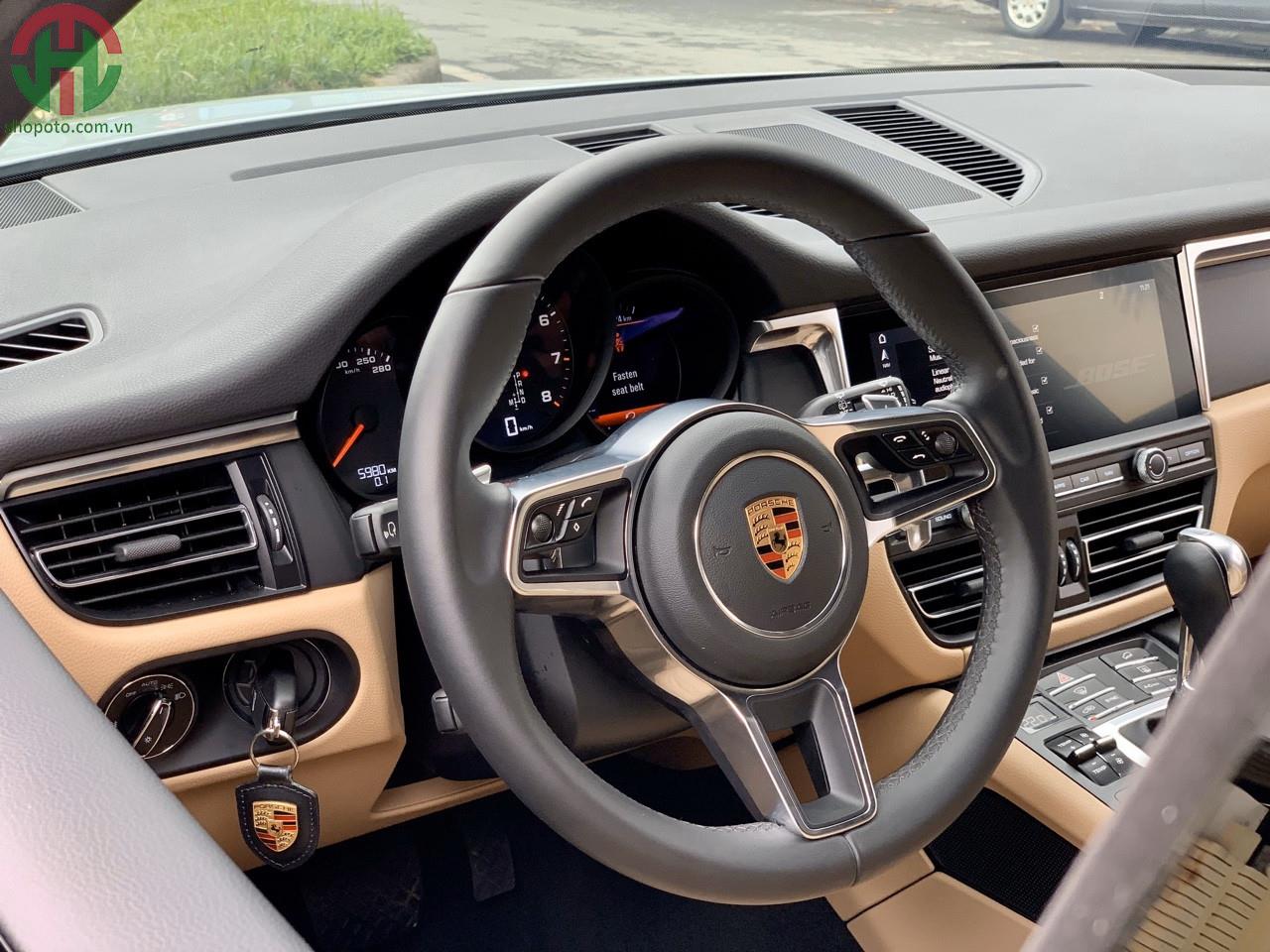 Porsche Macan model 2020