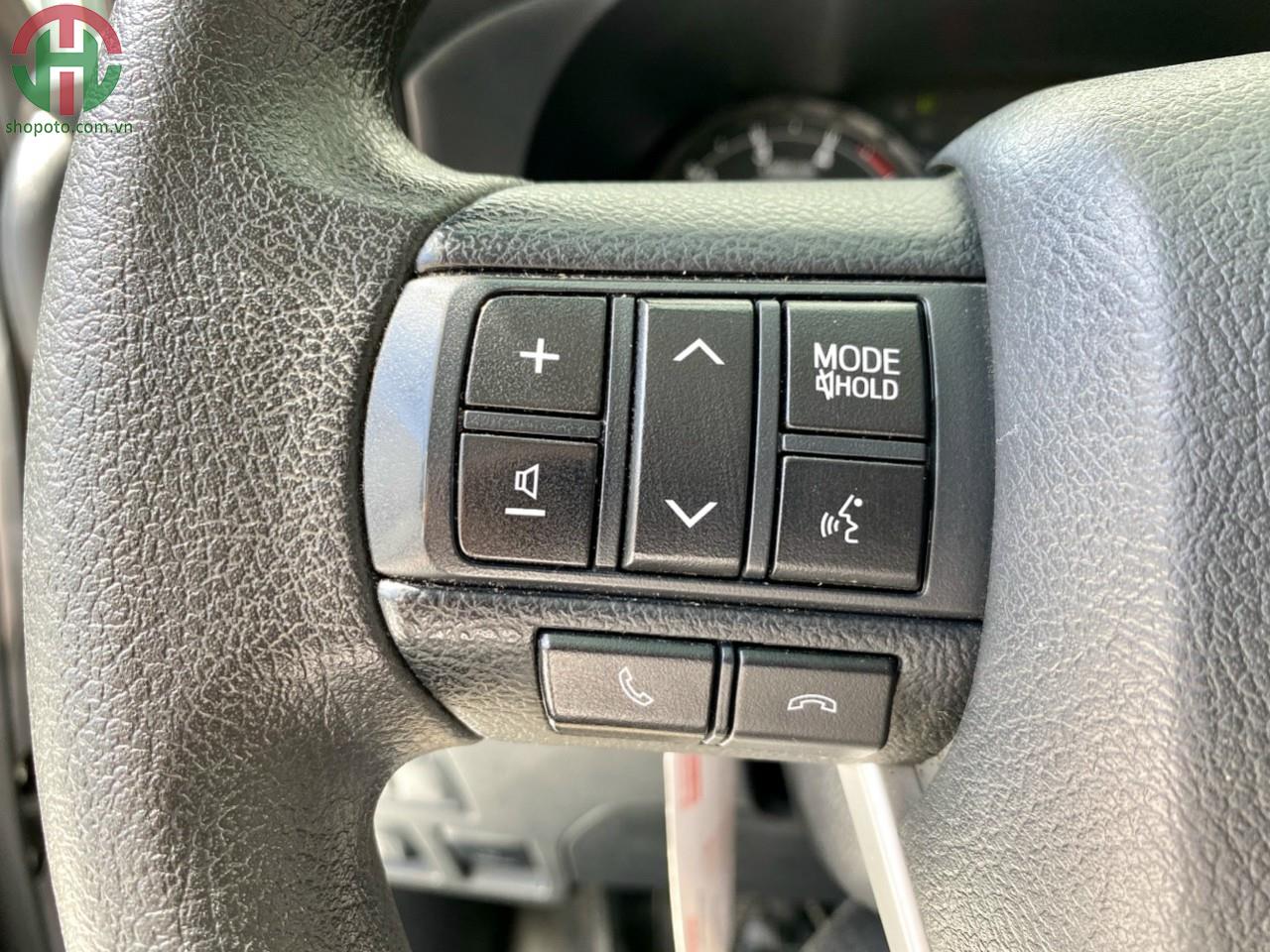 Toyota HiLux 2.4 AT 4X2 1 Cầu 2019