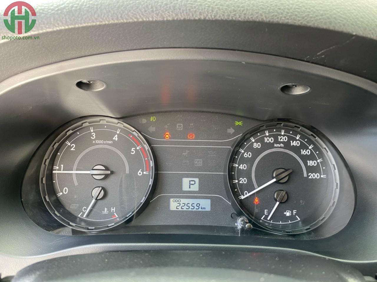 Toyota HiLux 2.4 AT 4X2 1 Cầu 2019