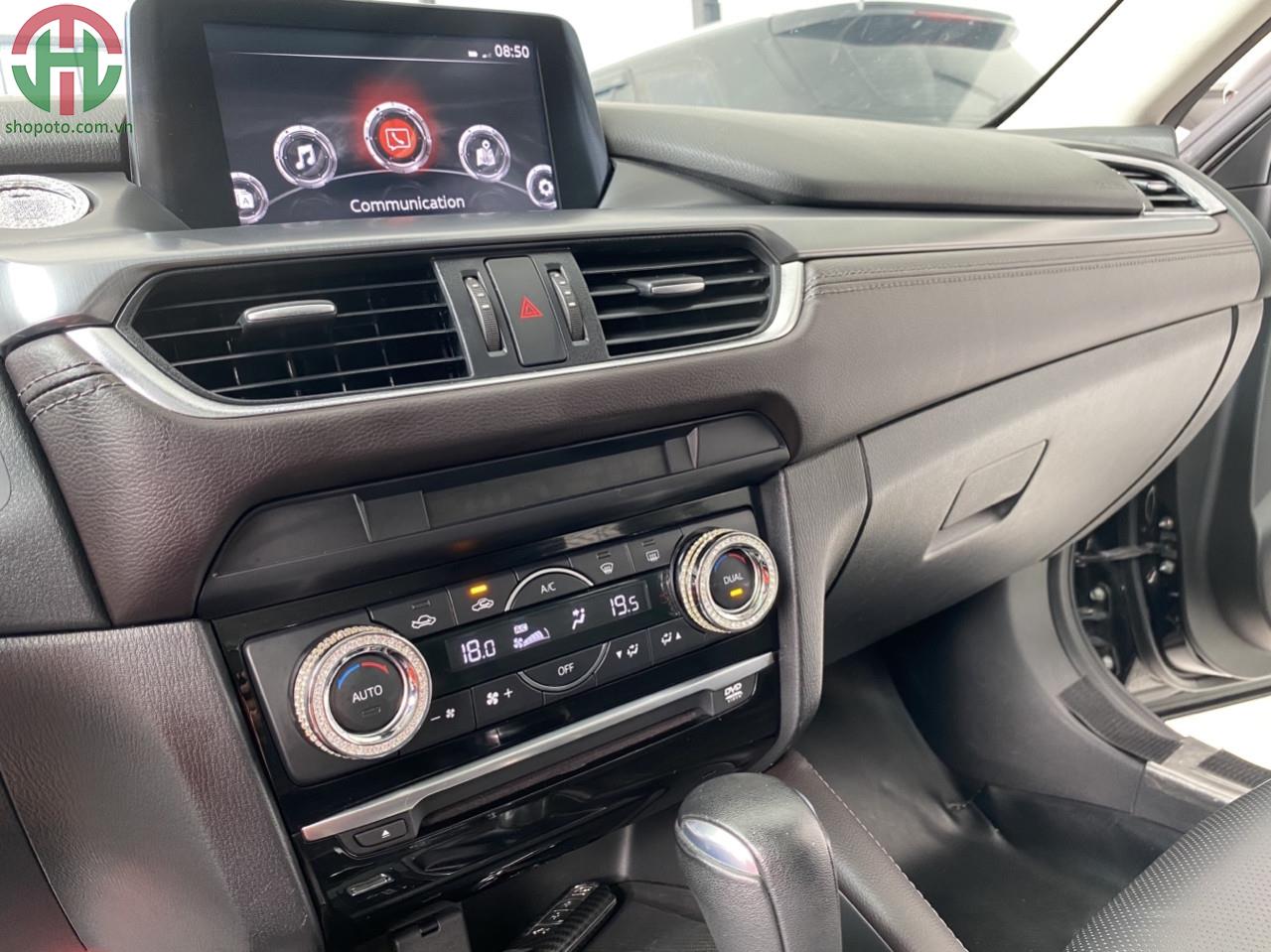 Mazda 6 2.0 AT Premium màu Đen Model 2017