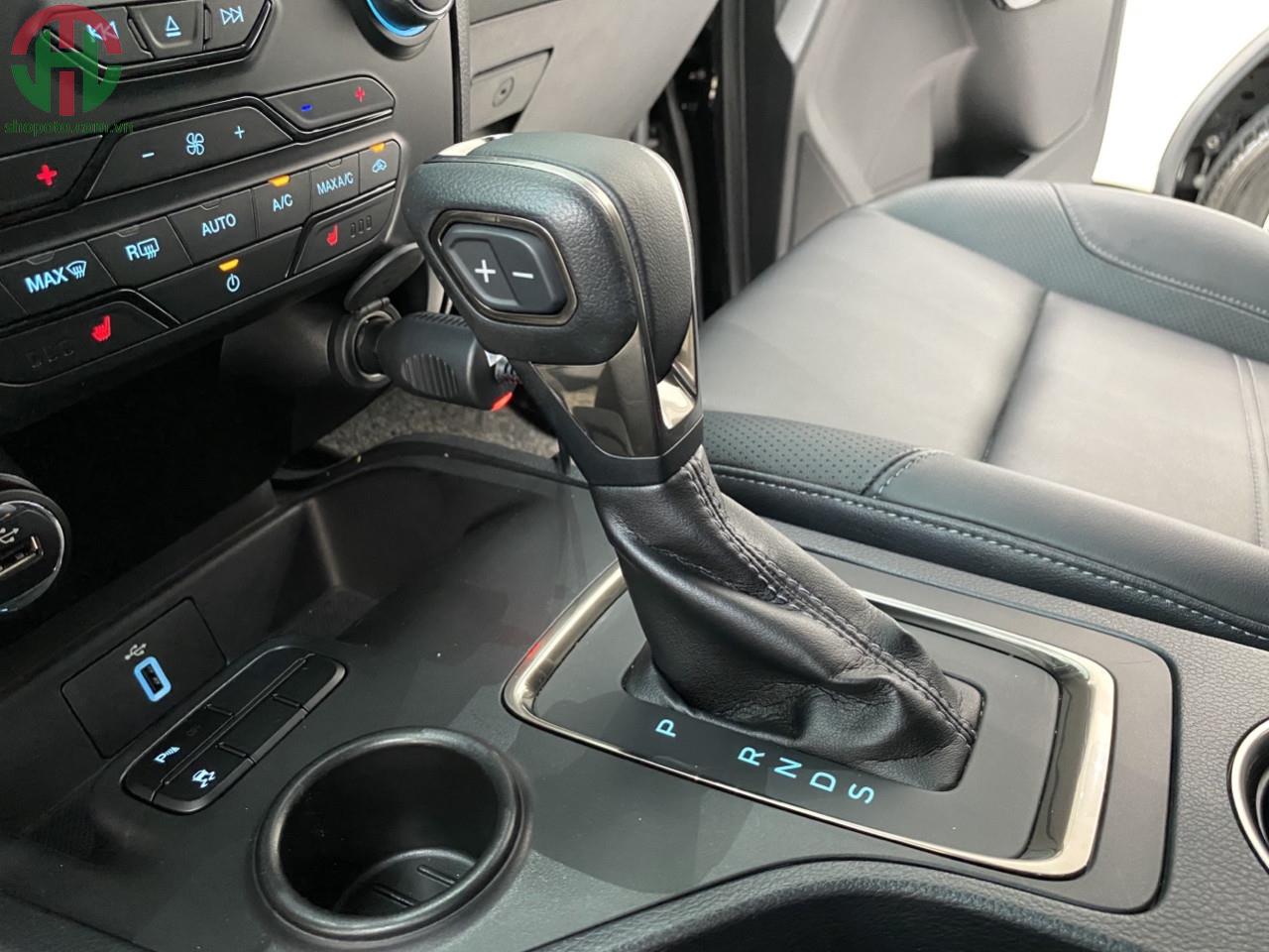 Ford Everest Titanium 2020 Màu đen