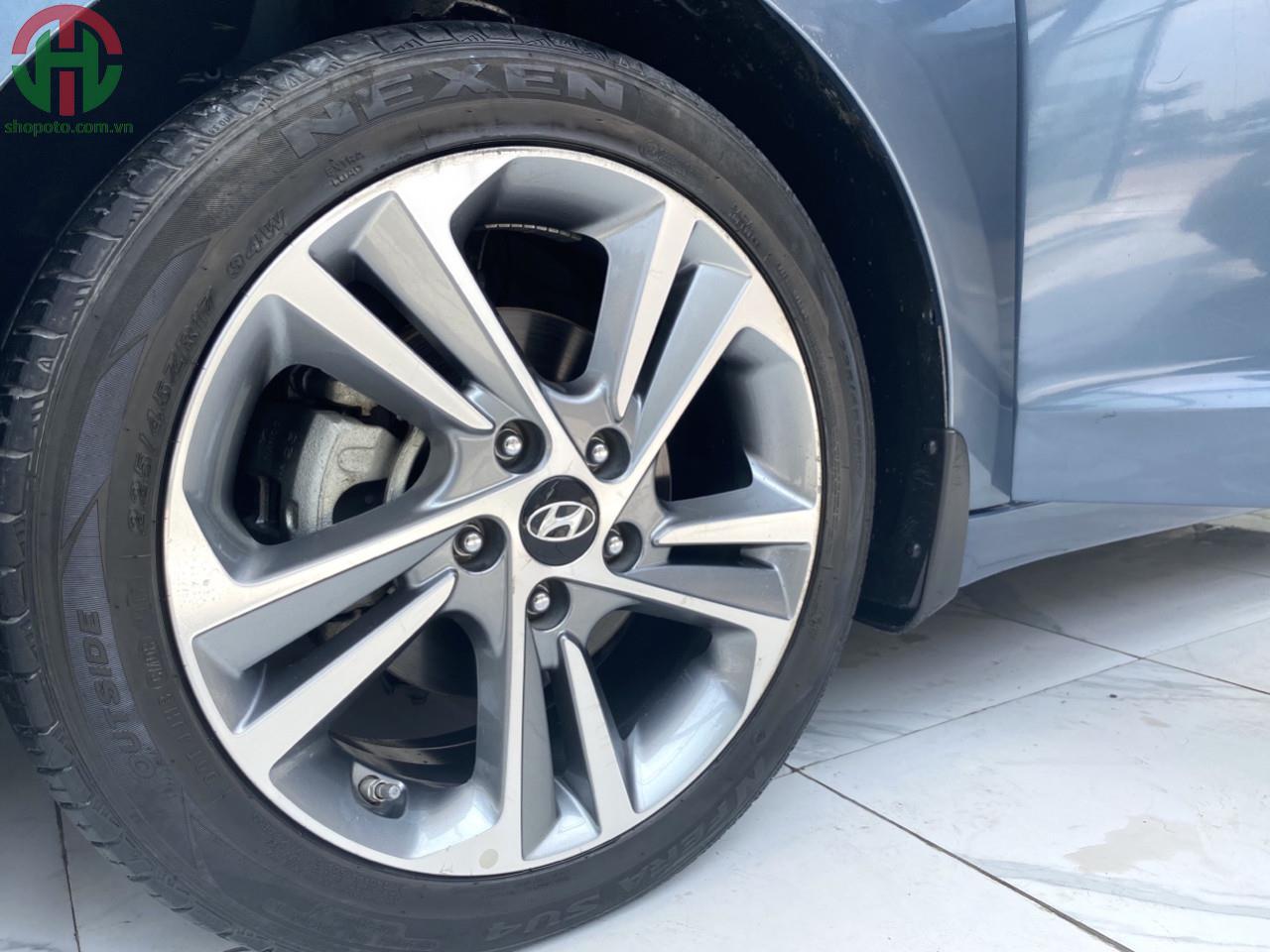 Hyundai Elantra 2.0 AT GLS 2017 màu Xanh Ngọc